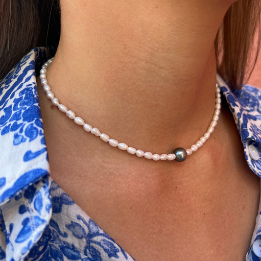 Collier perle de tahiti et perle d'eau douce ras de cou