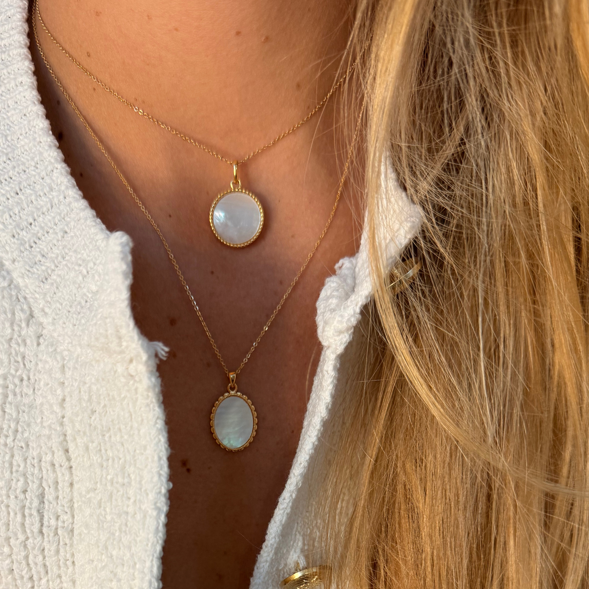 Collier médaillon nacre