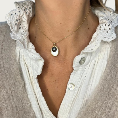 COLLIER LE POÉTIQUE - Perle de Tahiti et médaille nacrée ovale